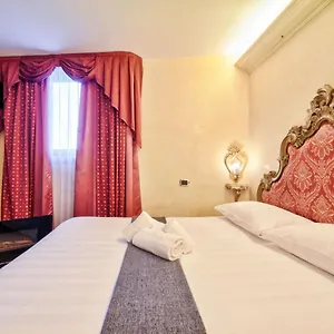 piccolo-vecellio-guesthouse.hotelslidodijesolo.com/